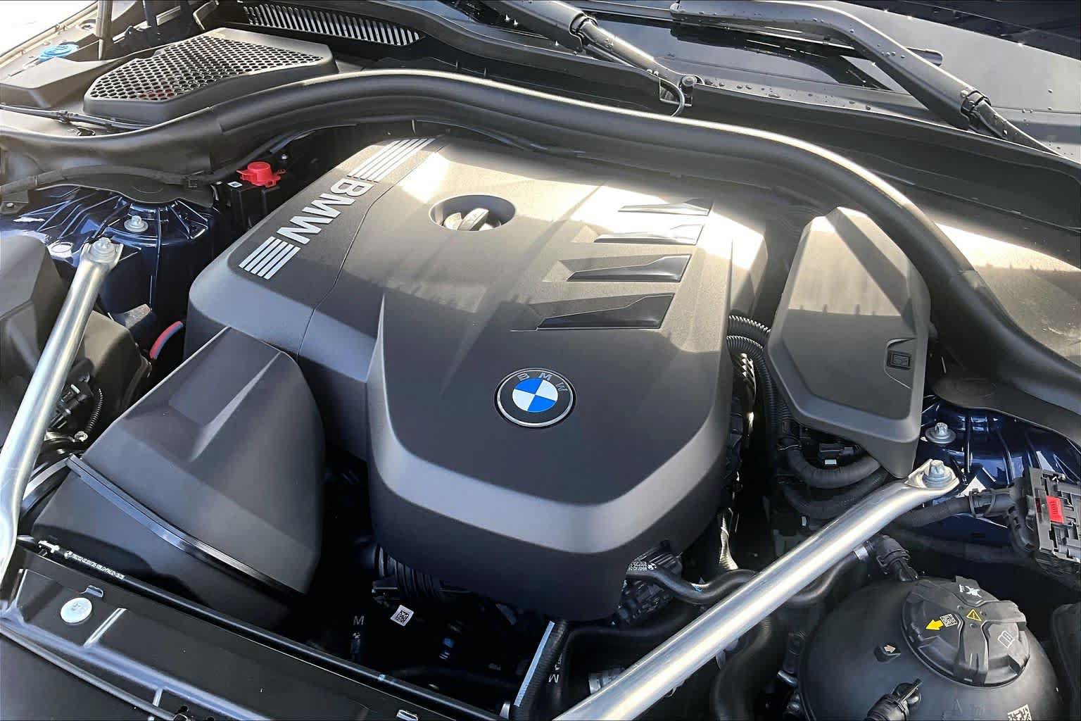 Used 2027 BMW 530i w/ M Sport Package RWD image 17