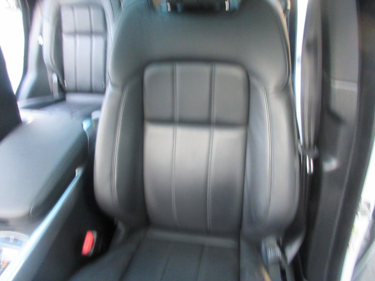 Used 2020 Land Rover Range Rover Sport SE AWD/4WD image 11