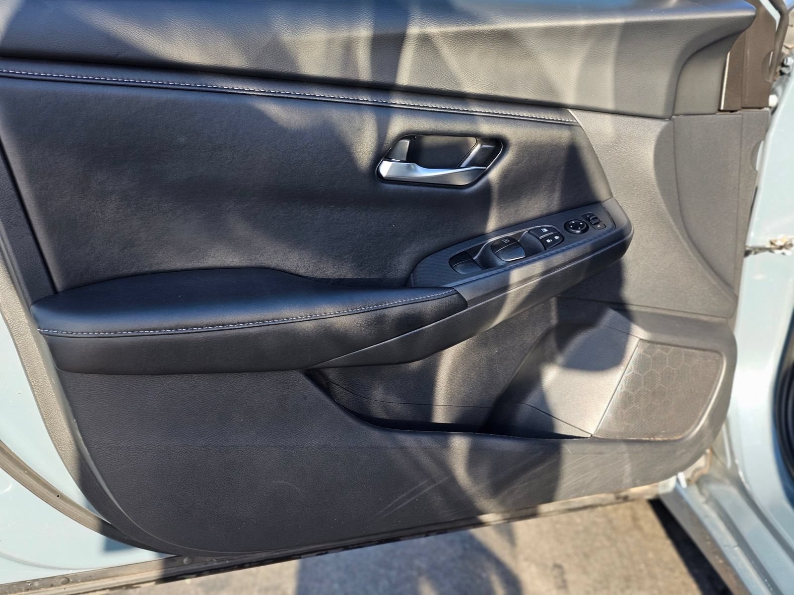 Used 2024 Nissan Sentra SV FWD image 19