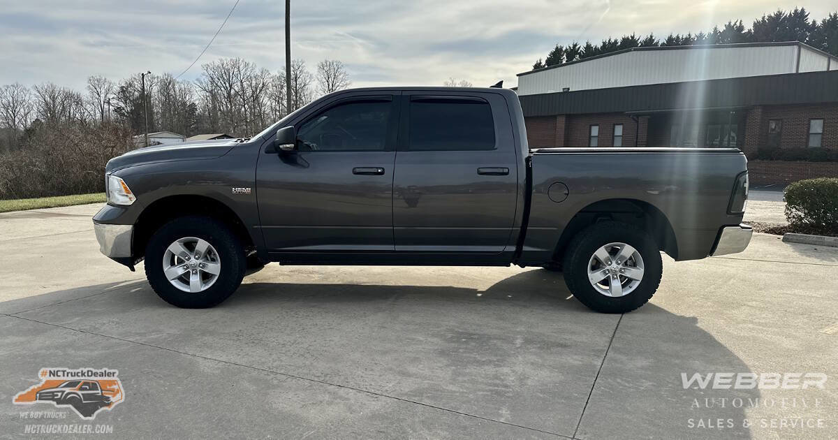 Used 2019 RAM 1500 Classic SLT w/ Luxury Group image 3