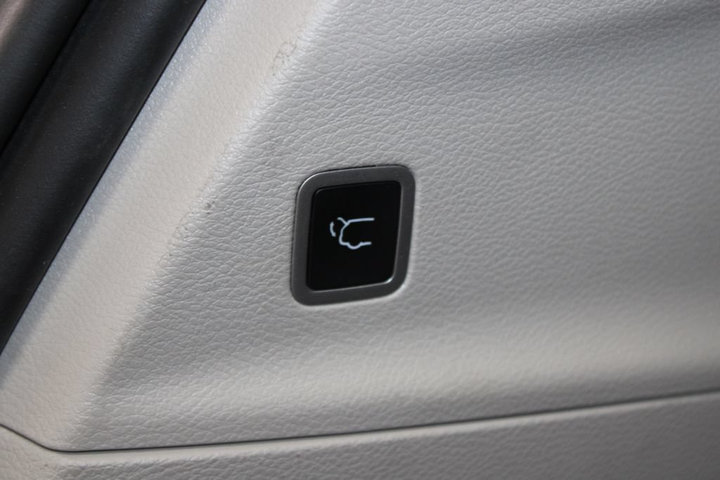 Used 2024 Chrysler Pacifica Touring-L FWD image 14