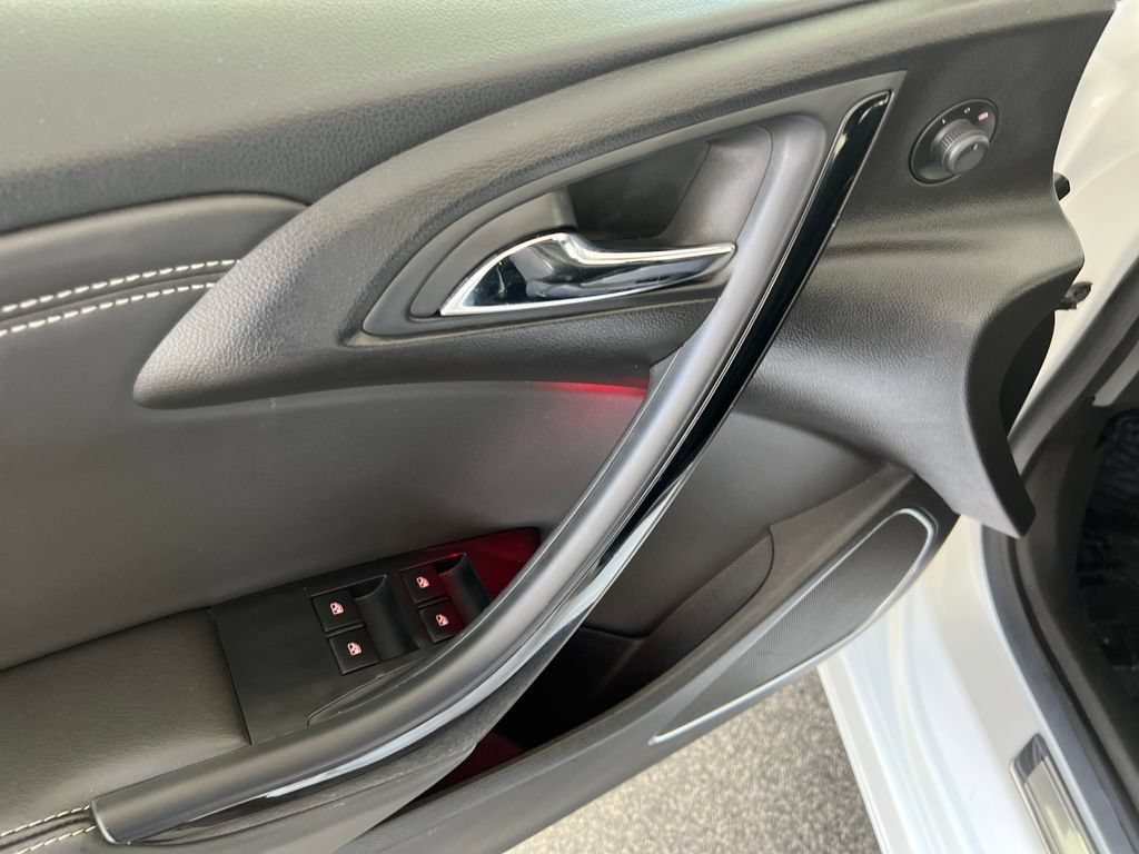 Used 2019 Buick Cascada Premium FWD image 13