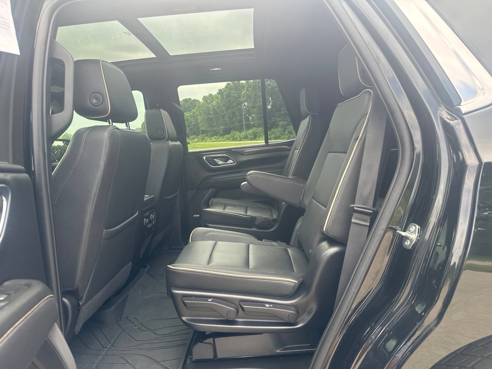 Used 2023 Chevrolet Tahoe Premier AWD/4WD image 18