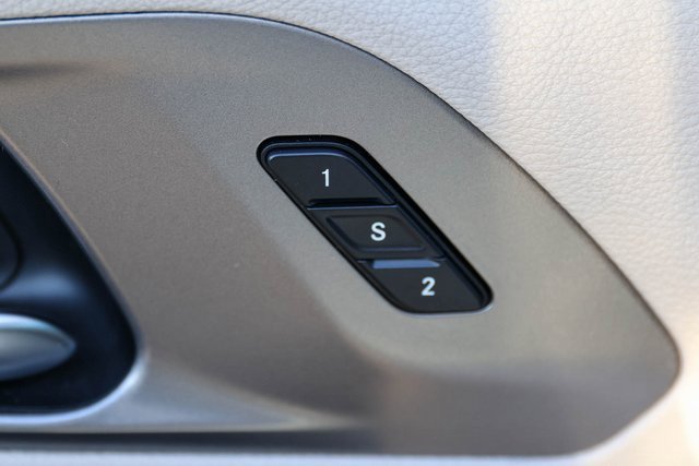 Used 2021 Chrysler Pacifica Touring-L image 12