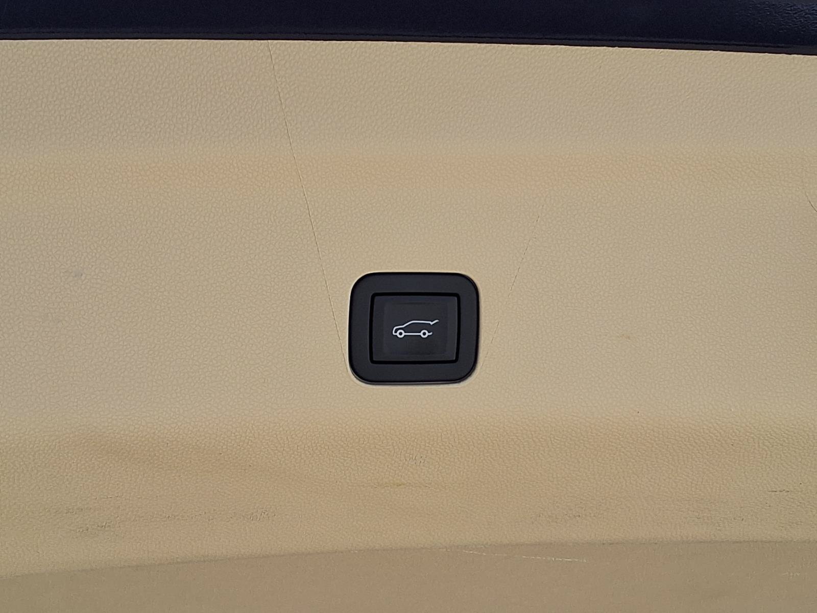 Certified 2024 Cadillac Escalade ESV Premium Luxury RWD image 19