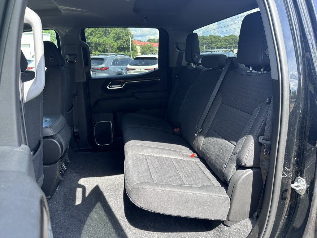 Used 2023 Chevrolet Silverado 1500 LT AWD/4WD image 9