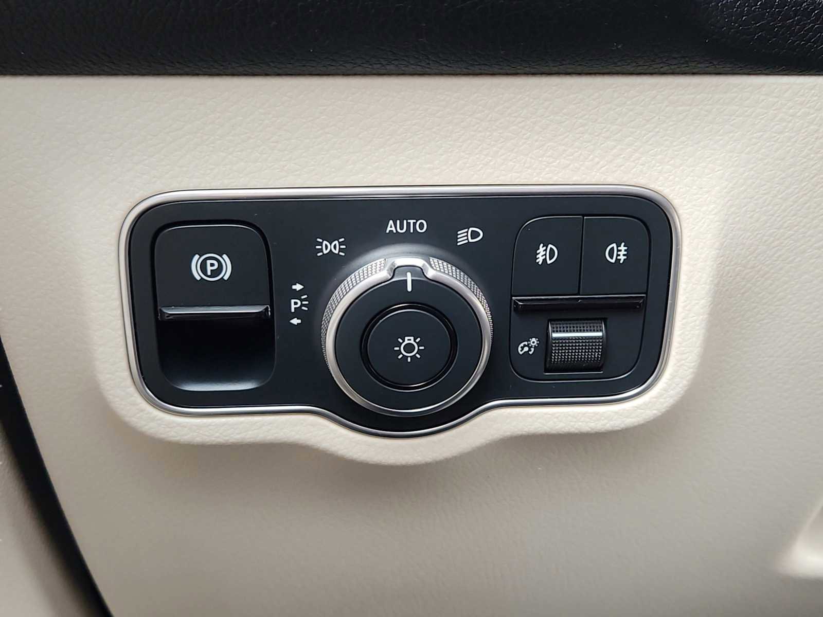 Used 2022 Mercedes-Benz GLB 250 4MATIC image 18