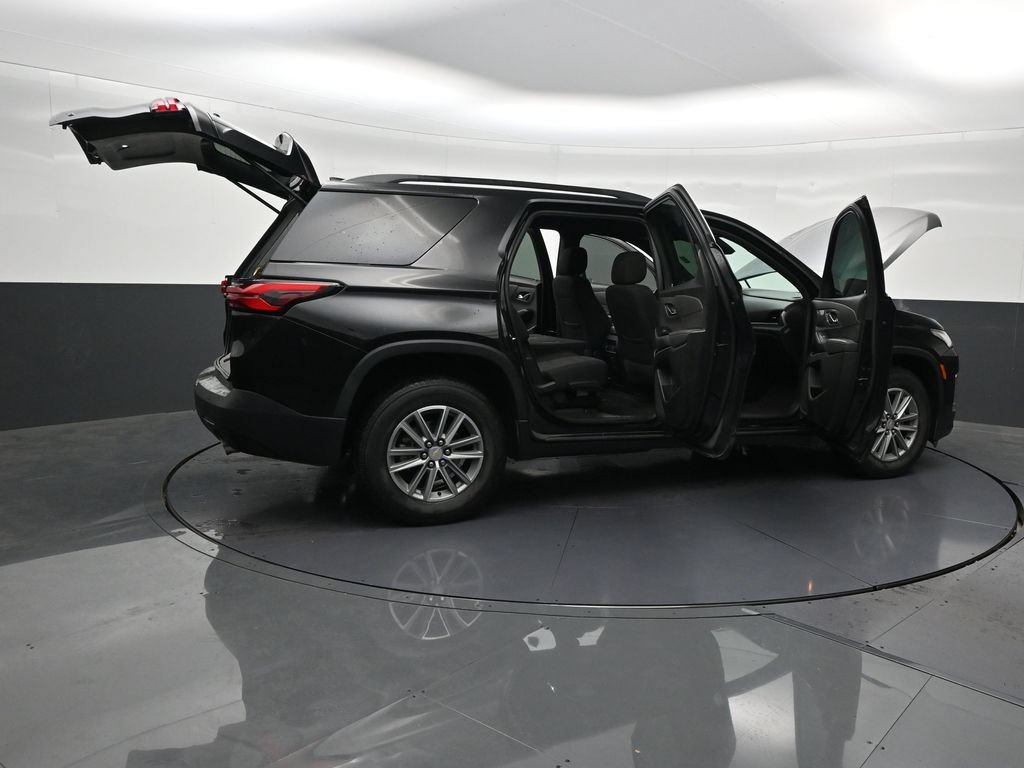 Used 2023 Chevrolet Traverse LT FWD image 32