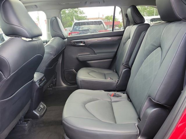 Certified 2021 Toyota Highlander Platinum AWD/4WD image 8