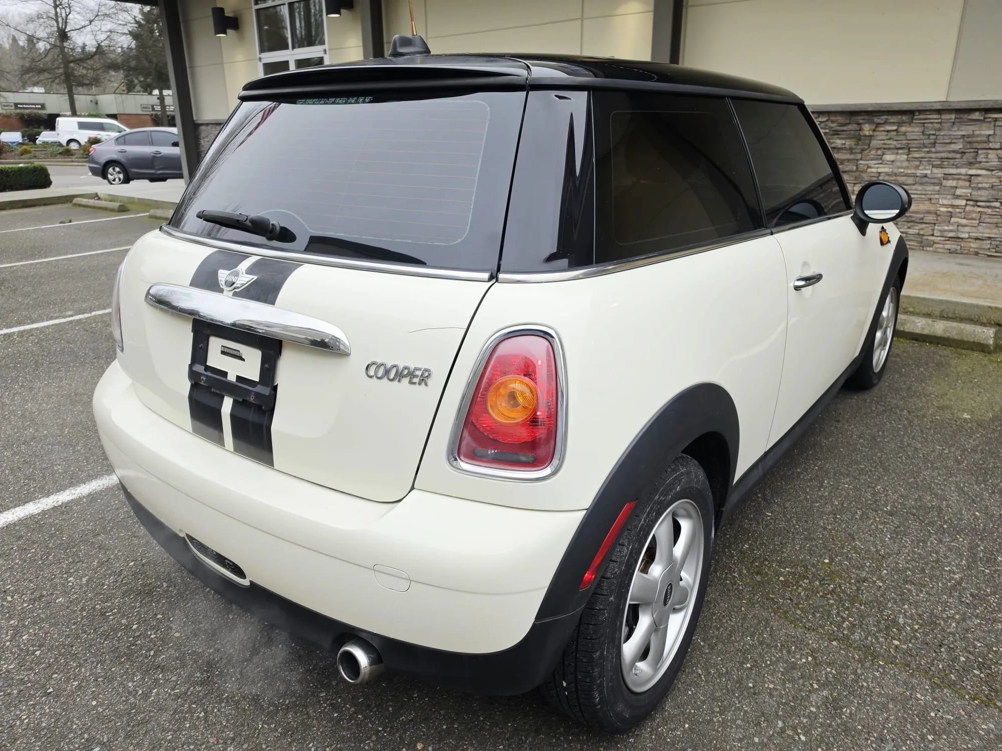 Used 2010 MINI Cooper Hardtop FWD image 5