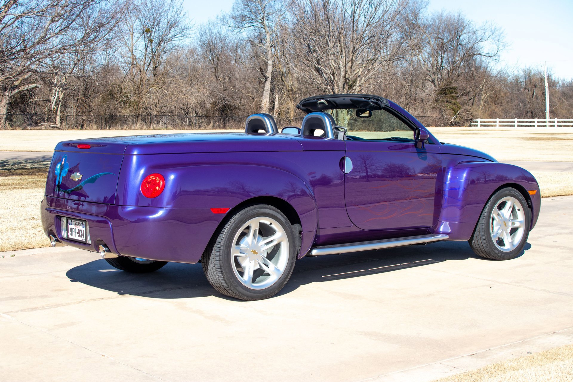 Used 2004 Chevrolet SSR w/ Preferred Equipment Group RWD image 12