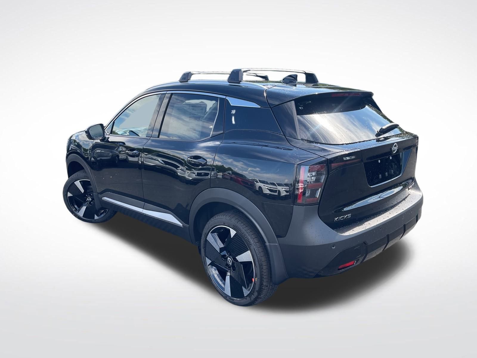 New 2026 Nissan Kicks SR w/ Cold Weather Package image 7