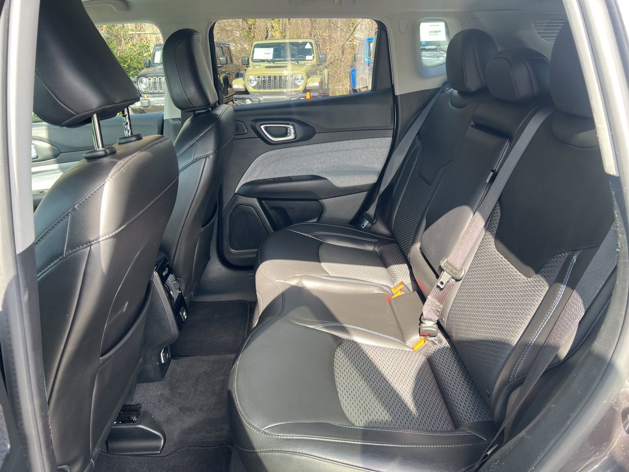 Used 2022 Jeep Compass Latitude w/ Sun and Sound Group image 18