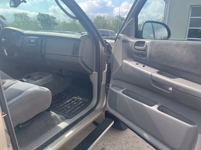 Used 2004 Dodge Dakota SLT w/ Deluxe Convenience Group AWD/4WD image 16