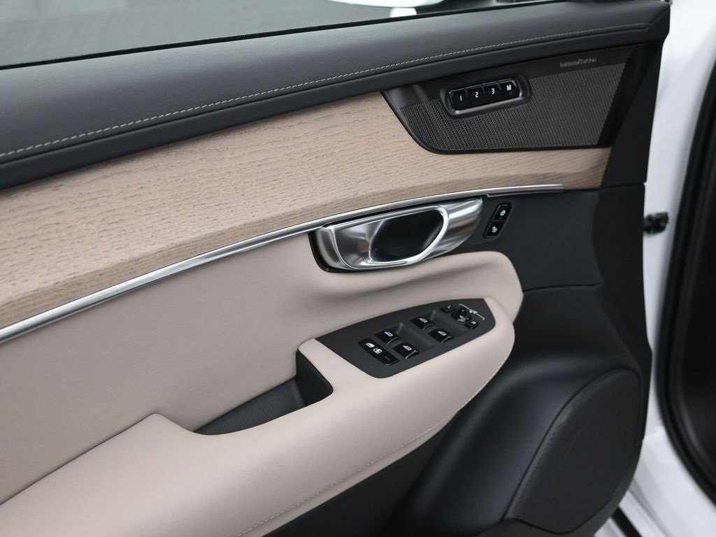 New 2026 Volvo XC90 B6 Ultra image 10