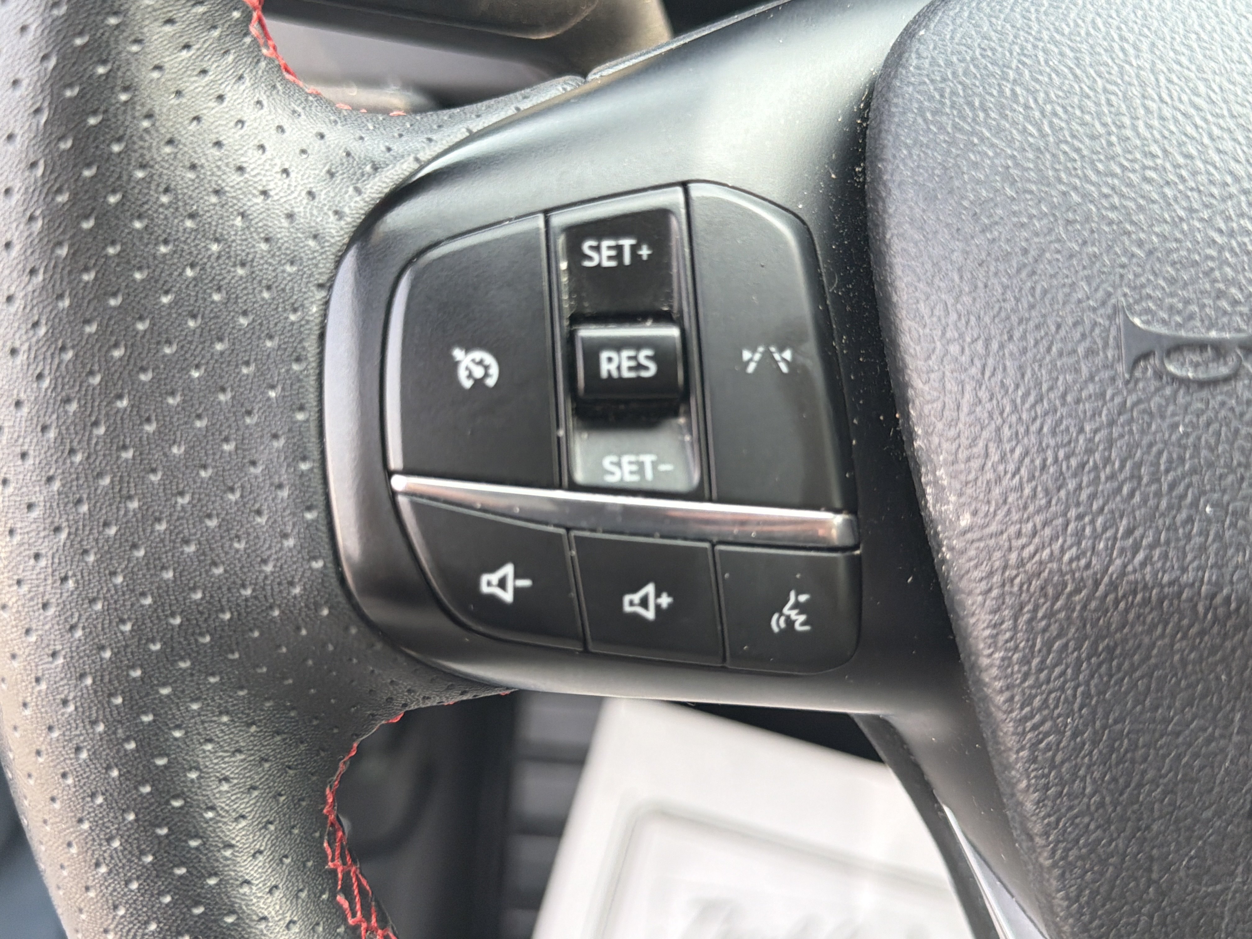 Used 2025 Ford Escape ST-Line Select AWD/4WD image 22
