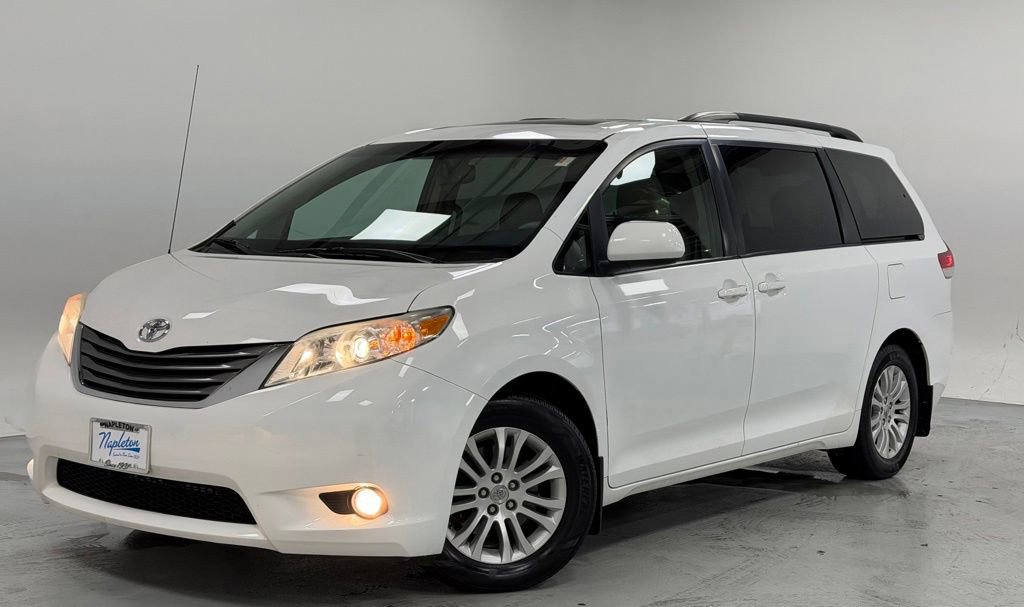 Used 2014 Toyota Sienna XLE image 1