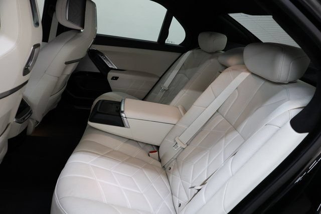 Used 2024 BMW 760i xDrive w/ Executive Package AWD/4WD image 79