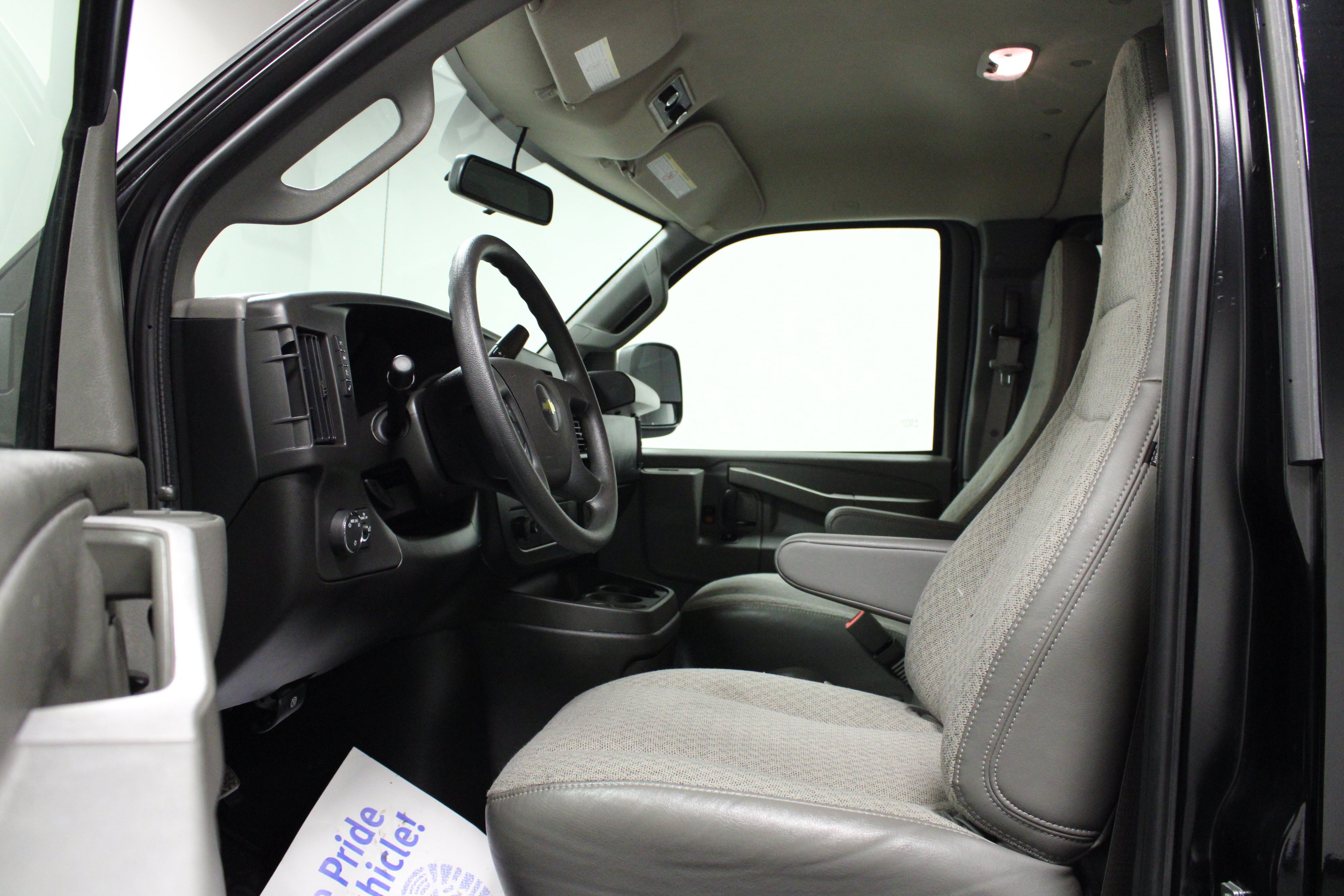Used 2025 Chevrolet Express 3500 LS RWD image 12