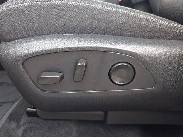 Used 2024 Chevrolet Traverse LT FWD image 15
