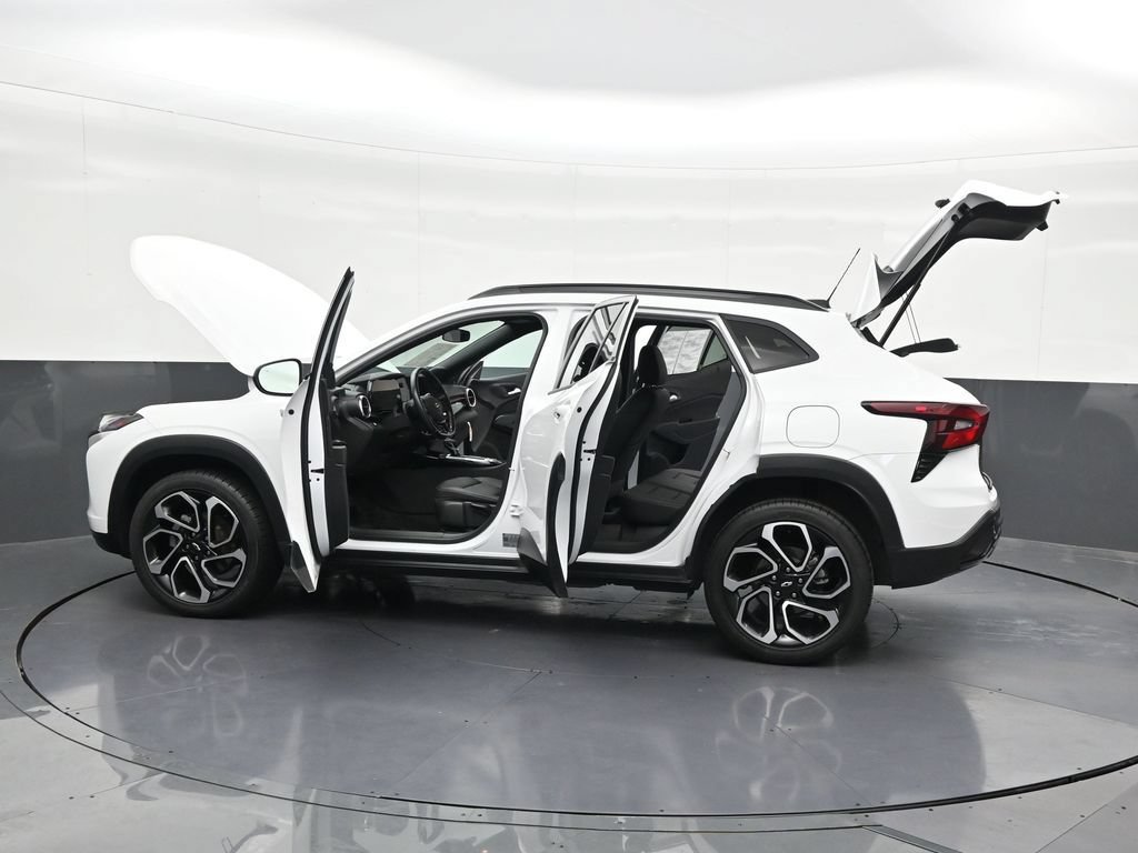 Used 2025 Chevrolet Trax RS w/ Driver Confidence Package FWD image 33