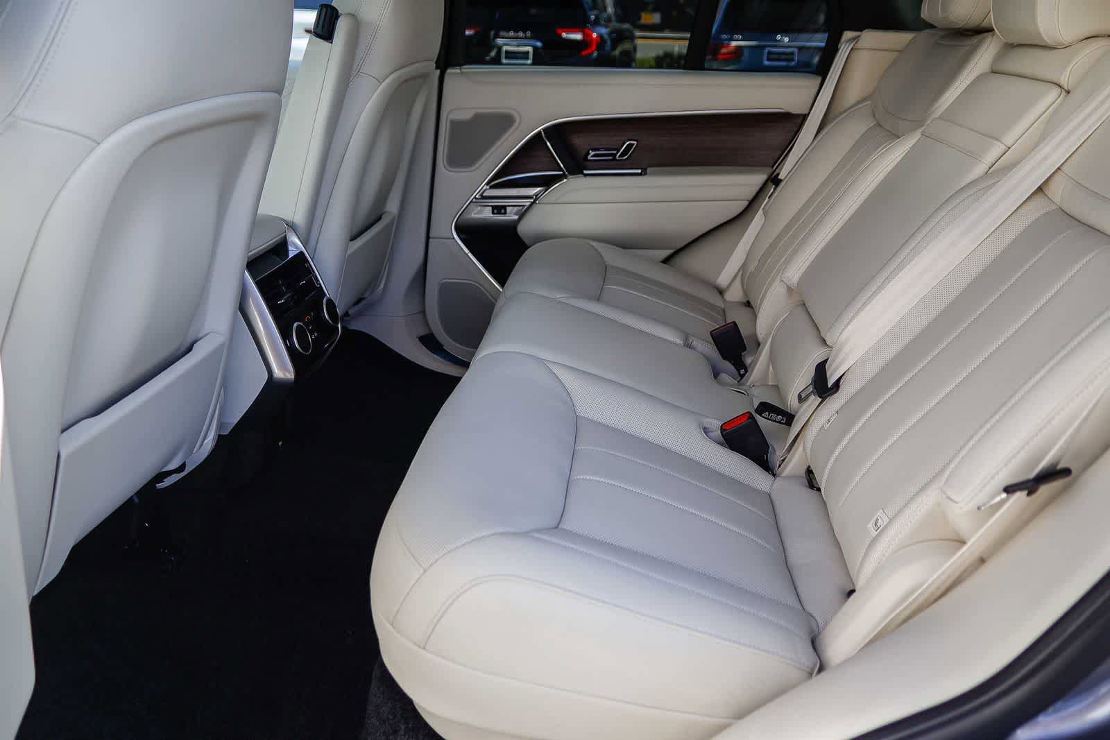 New 2026 Land Rover Range Rover SE image 18