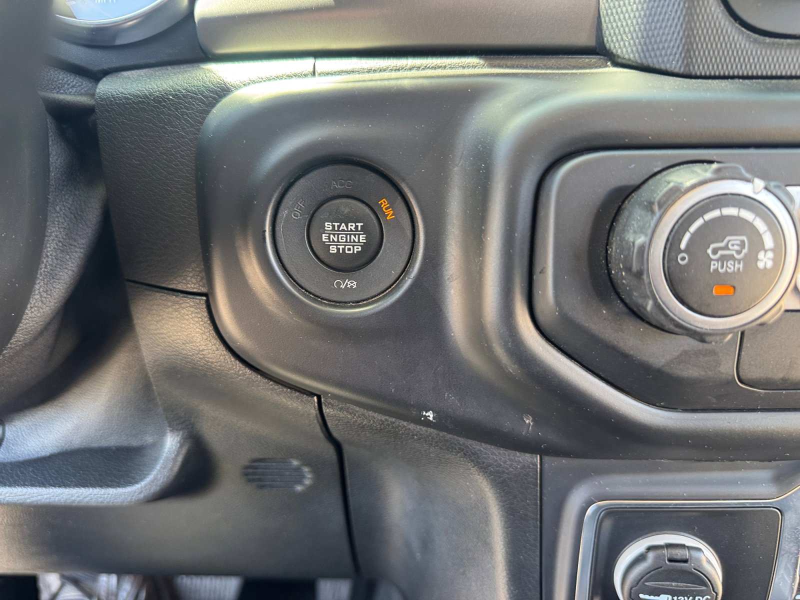 Used 2020 Jeep Gladiator Sport w/ Quick Order Package 24S AWD/4WD image 30