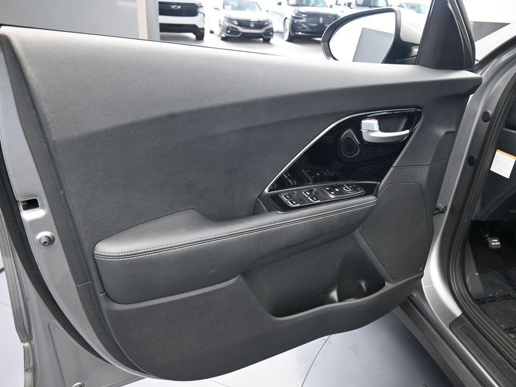Used 2022 Kia Niro LXS image 15