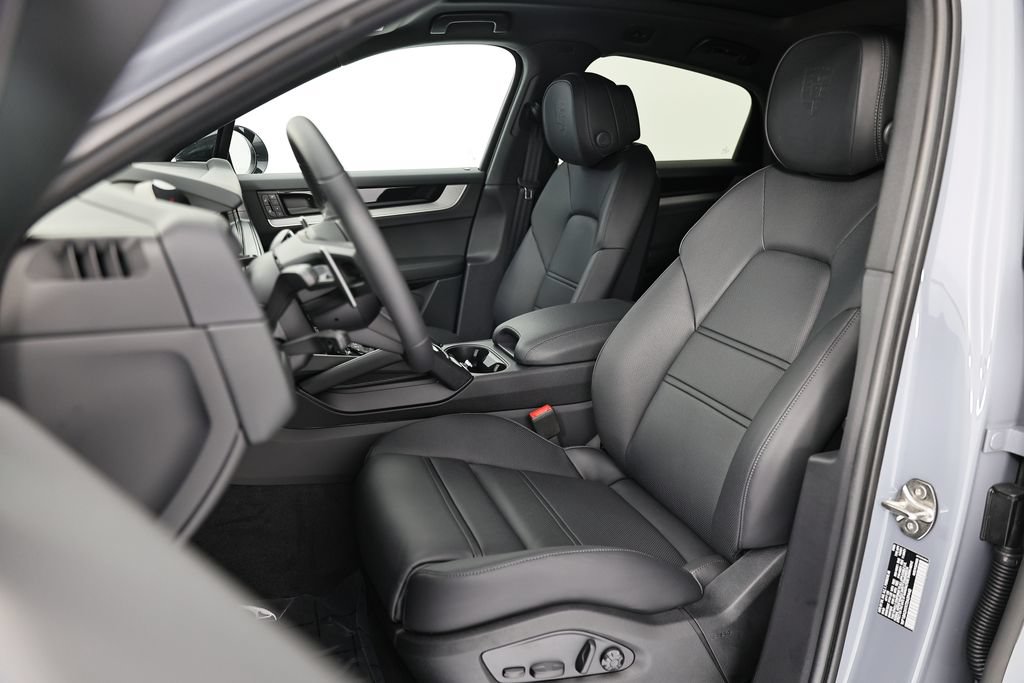 New 2026 Porsche Cayenne Coupe AWD/4WD image 5