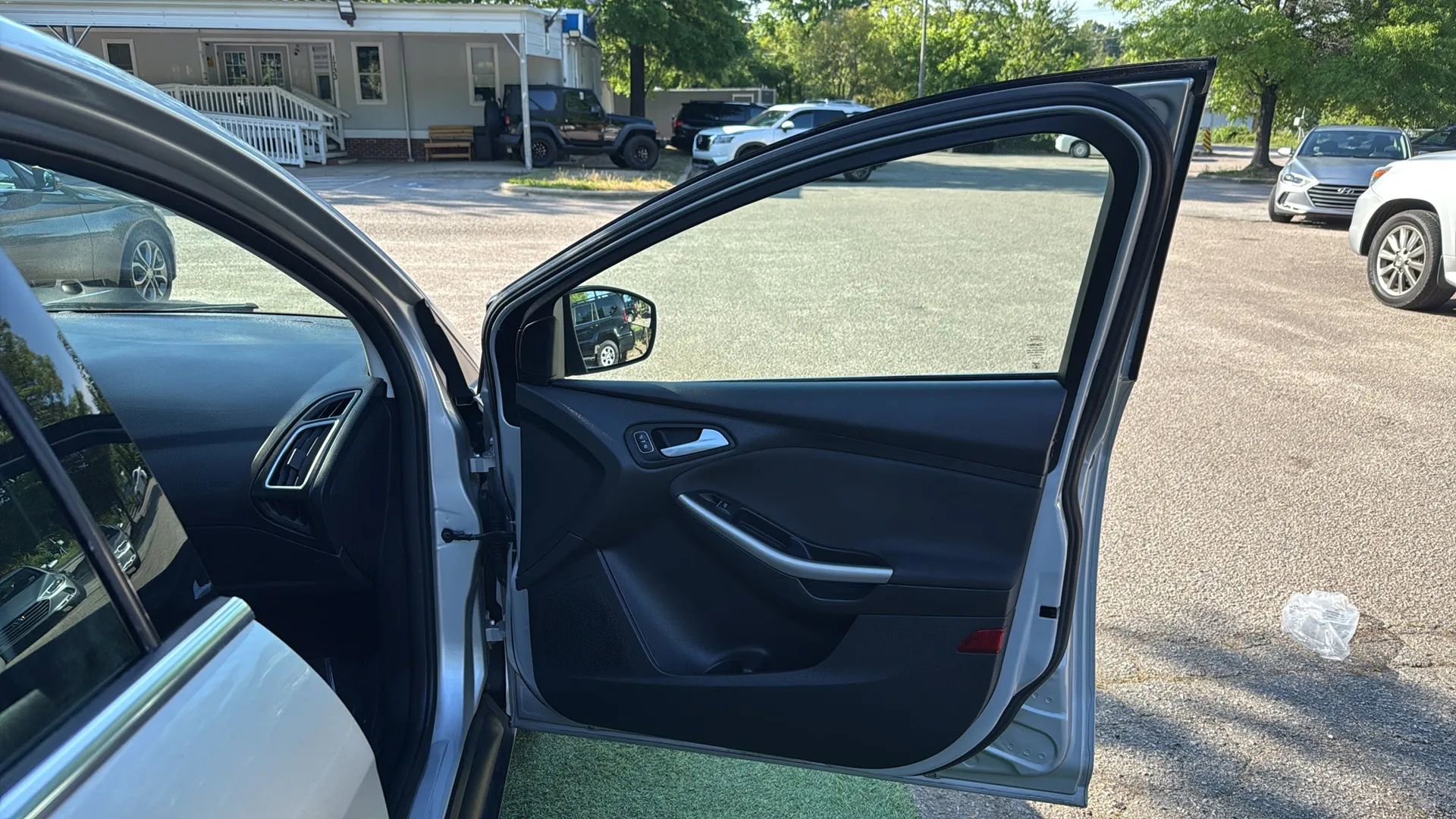 Used 2018 Ford Focus Titanium FWD image 22