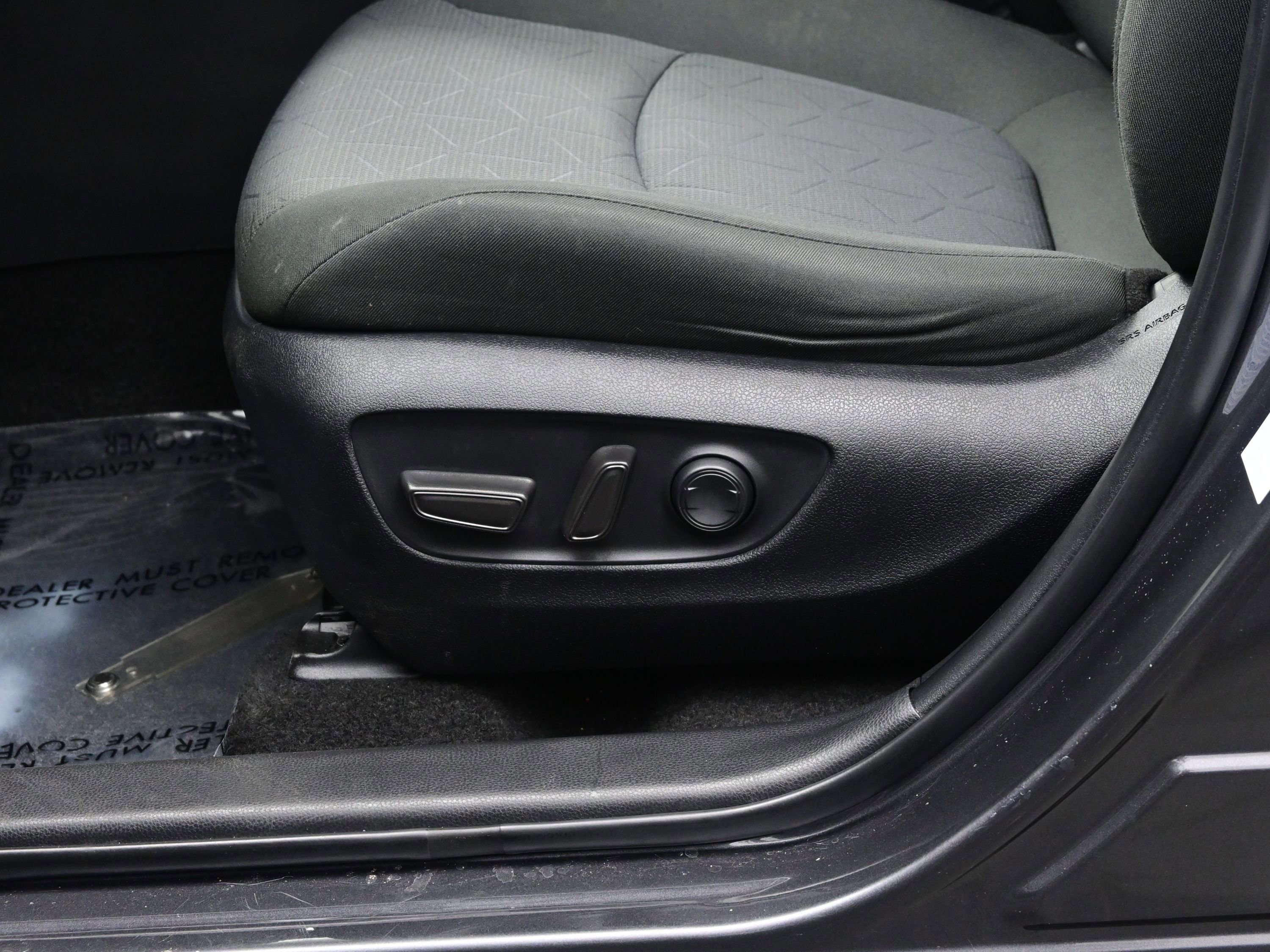 Used 2022 Toyota RAV4 XLE w/ Convenience Package image 11