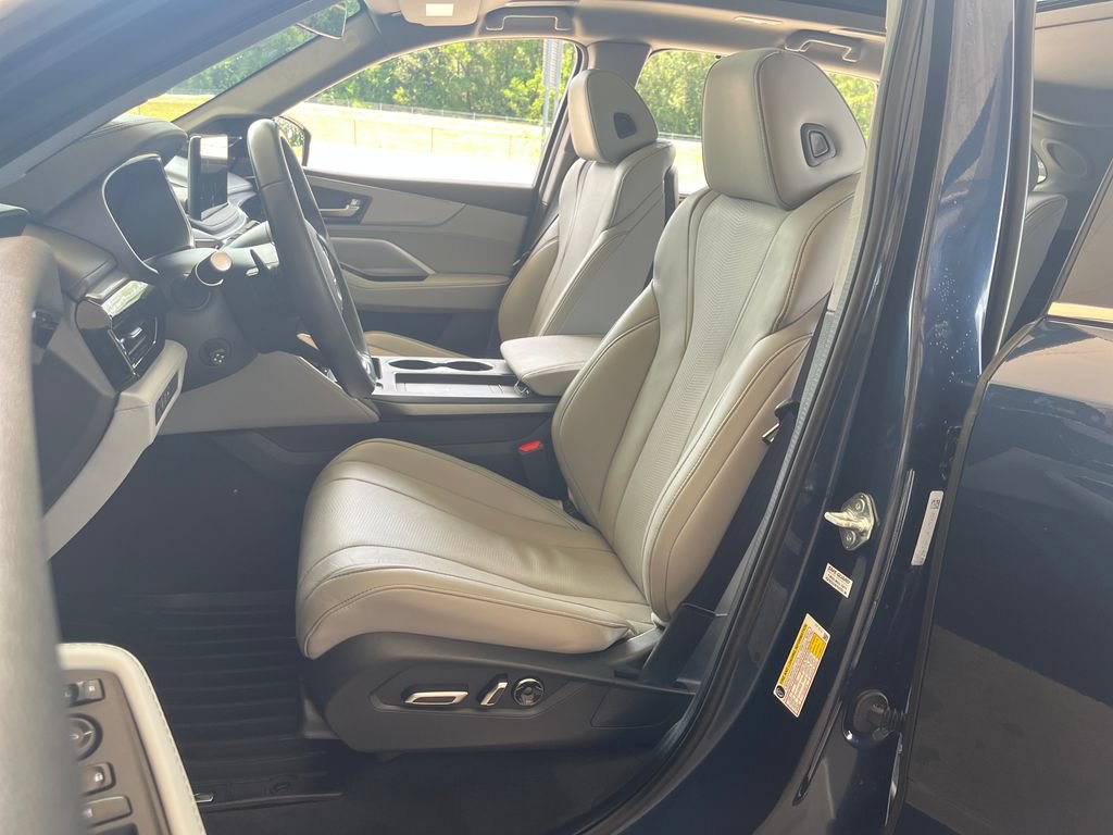Used 2025 Acura MDX w/ Technology Package FWD image 12