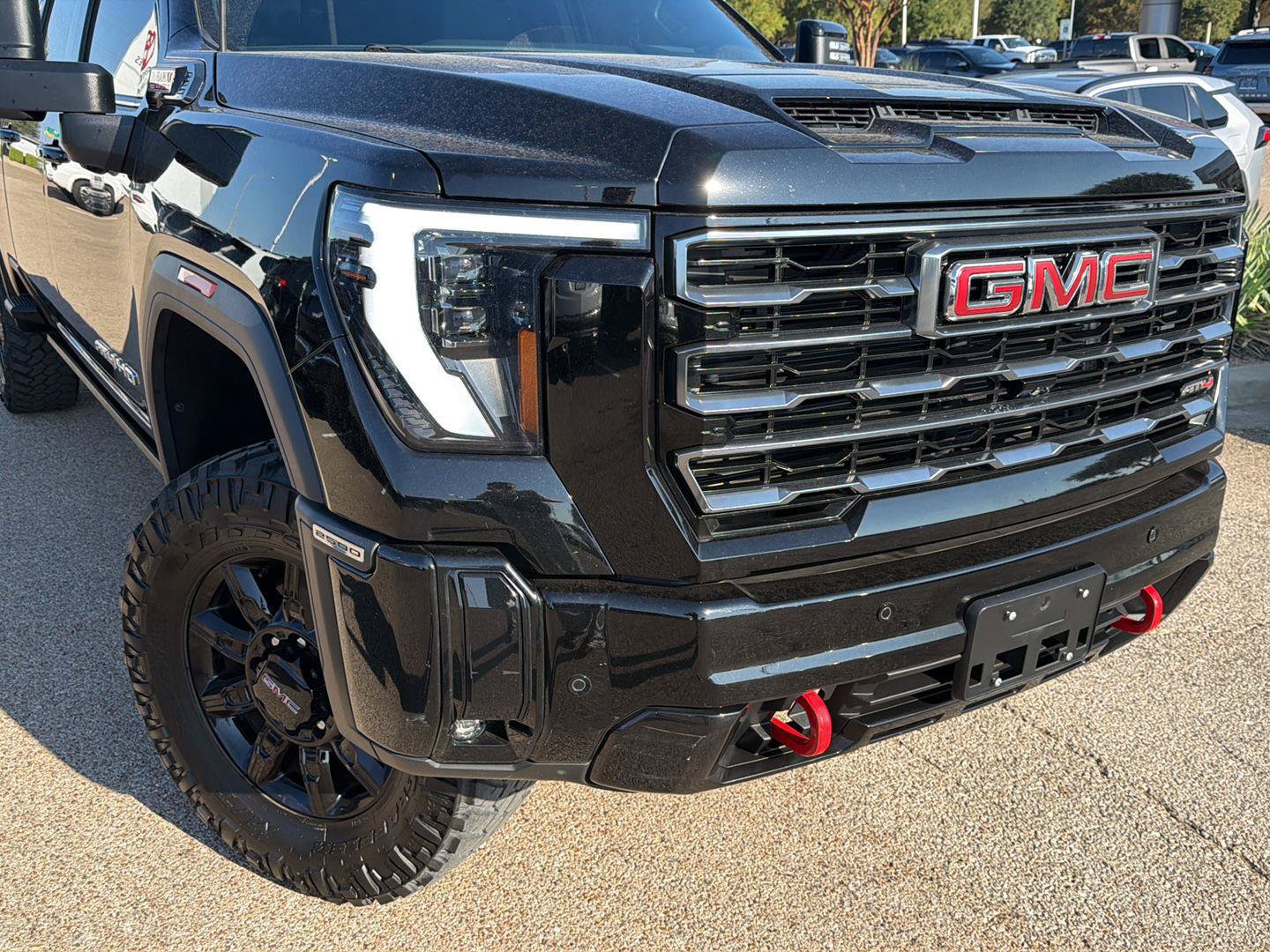 Used 2025 GMC Sierra 2500 AT4 w/ AT4 Premium Plus Package AWD/4WD image 8