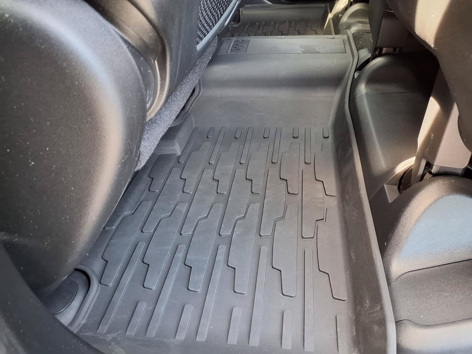 Used 2020 Jeep Grand Cherokee Altitude AWD/4WD image 25
