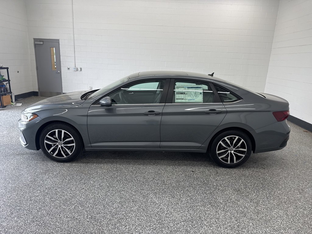 New 2026 Volkswagen Jetta SE FWD image 2