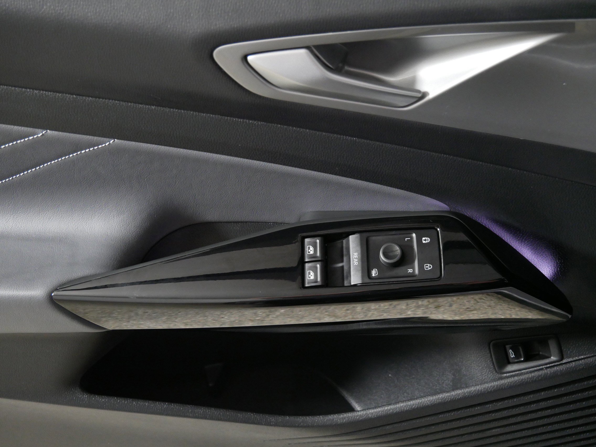 Certified 2023 Volkswagen ID.4 Pro S image 19