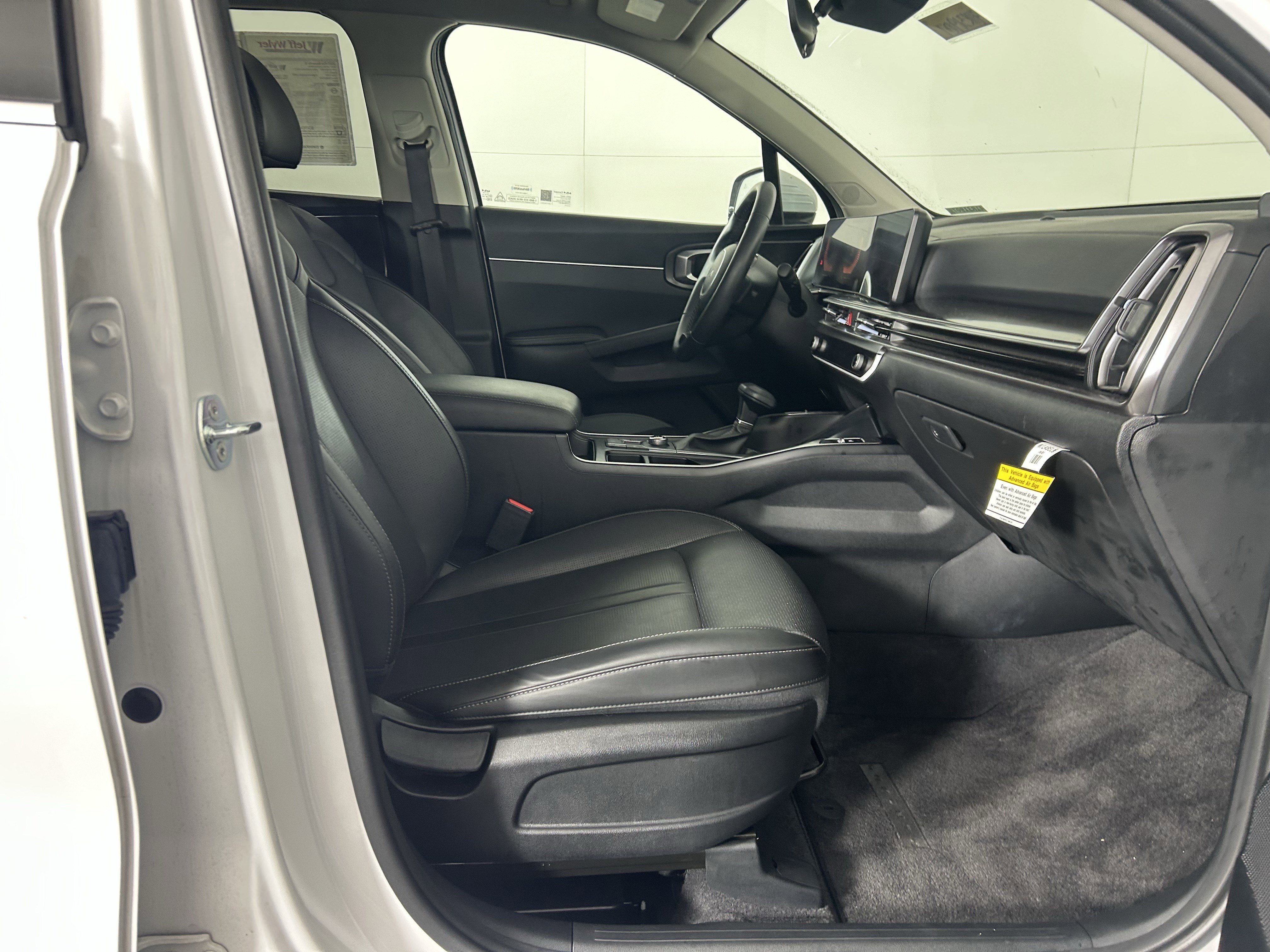 Used 2025 Kia Sorento S image 42