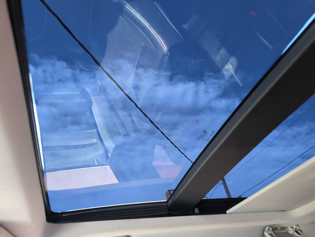 Used 2017 Chrysler 300 C RWD image 32