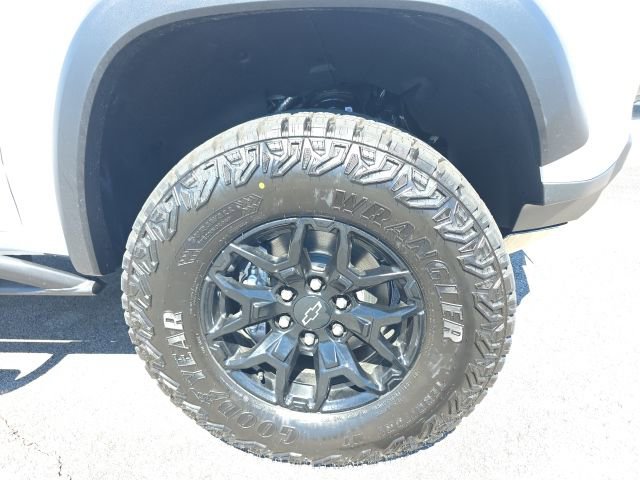 New 2026 Chevrolet Colorado ZR2 w/ Midnight Edition AWD/4WD image 9