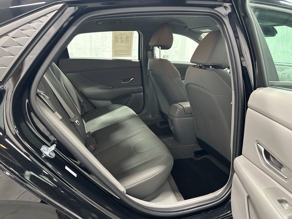 Used 2025 Hyundai Elantra Sport image 44