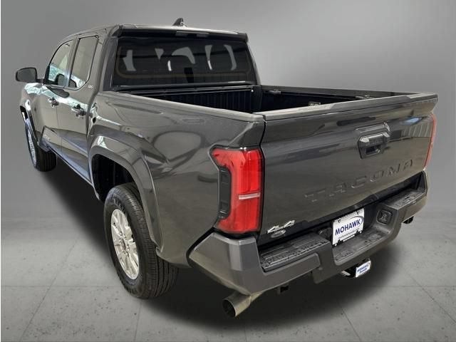 Used 2025 Toyota Tacoma SR5 AWD/4WD image 3