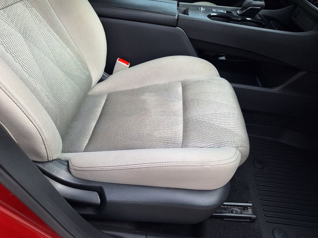 Used 2025 Nissan Rogue SV image 27