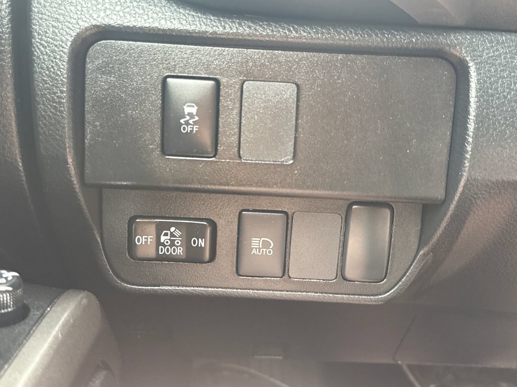 Used 2020 Toyota Tacoma SR5 AWD/4WD image 33