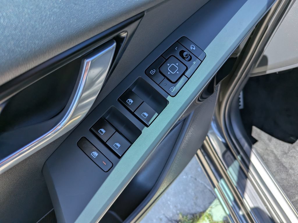 Certified 2025 Kia Niro EX Touring FWD image 19