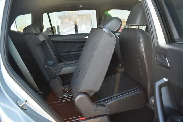 Used 2023 Volkswagen Tiguan SE R-Line image 43