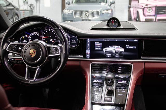Used 2020 Porsche Panamera 4 image 10
