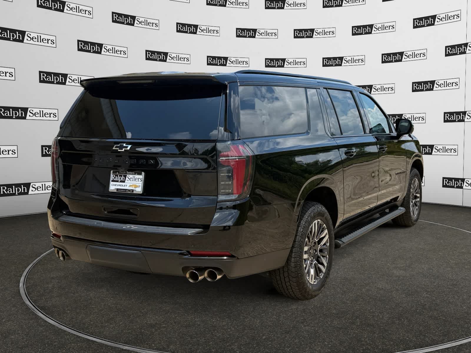 Used 2025 Chevrolet Suburban Z71 AWD/4WD image 6