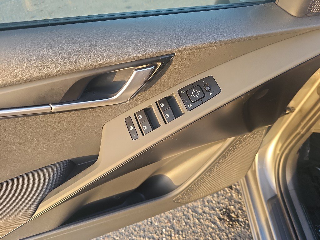 New 2026 Kia Niro LX image 9