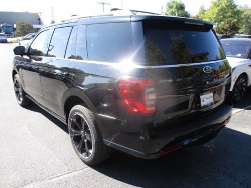 Used 2024 Ford Expedition Limited image 3