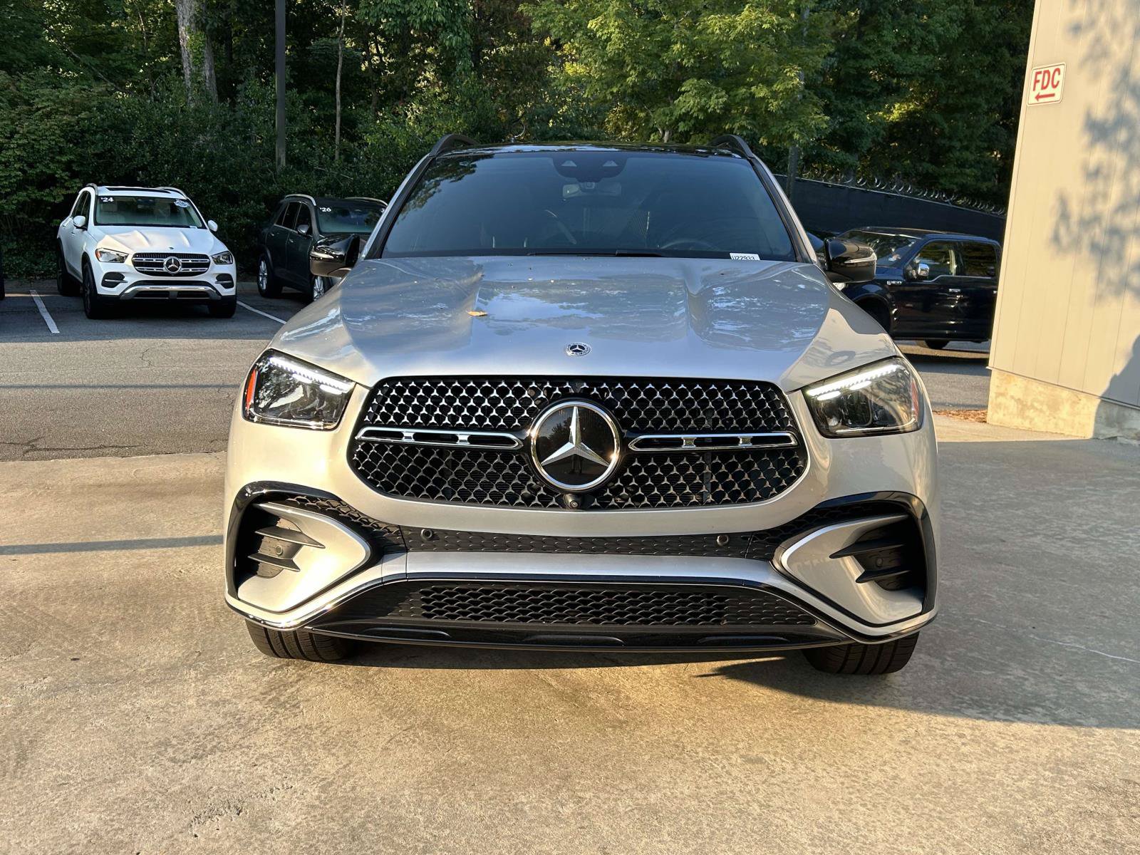 Certified 2025 Mercedes-Benz GLE 450e 4MATIC image 3